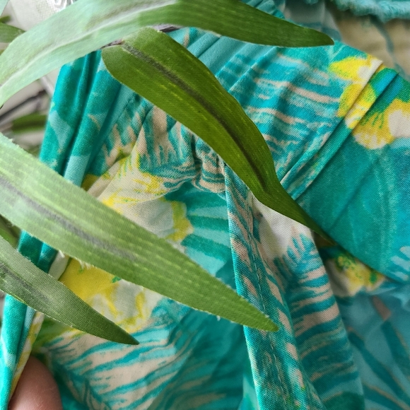 Guess Vacation Wear - Picture 3 of 5